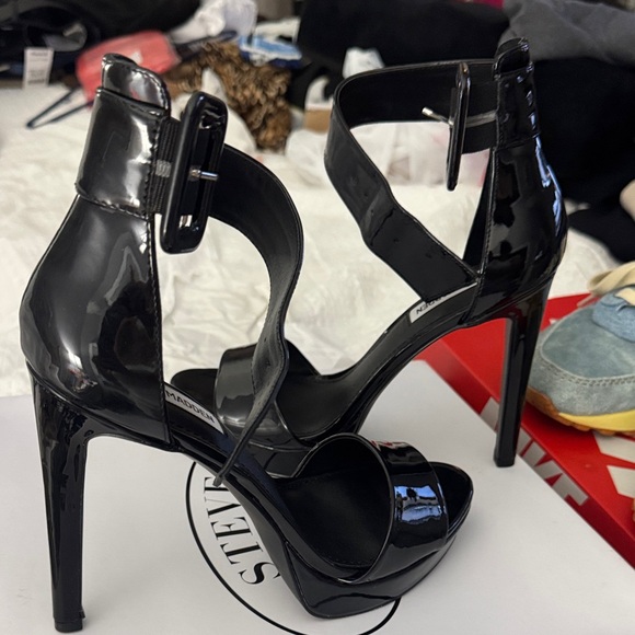 Steve Madden Glossy Black Heels - Picture 5 of 6